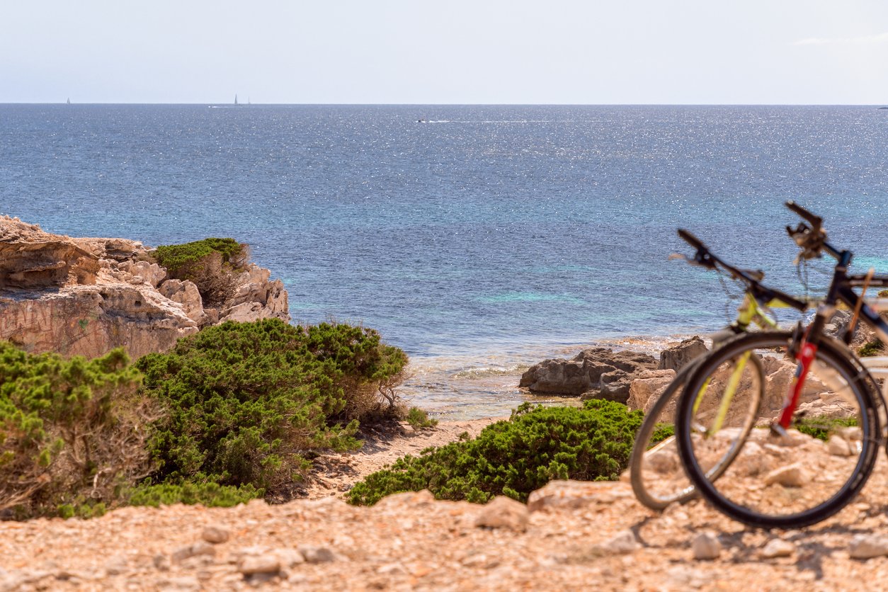 ¿Qué deportes practicar en Ibiza?