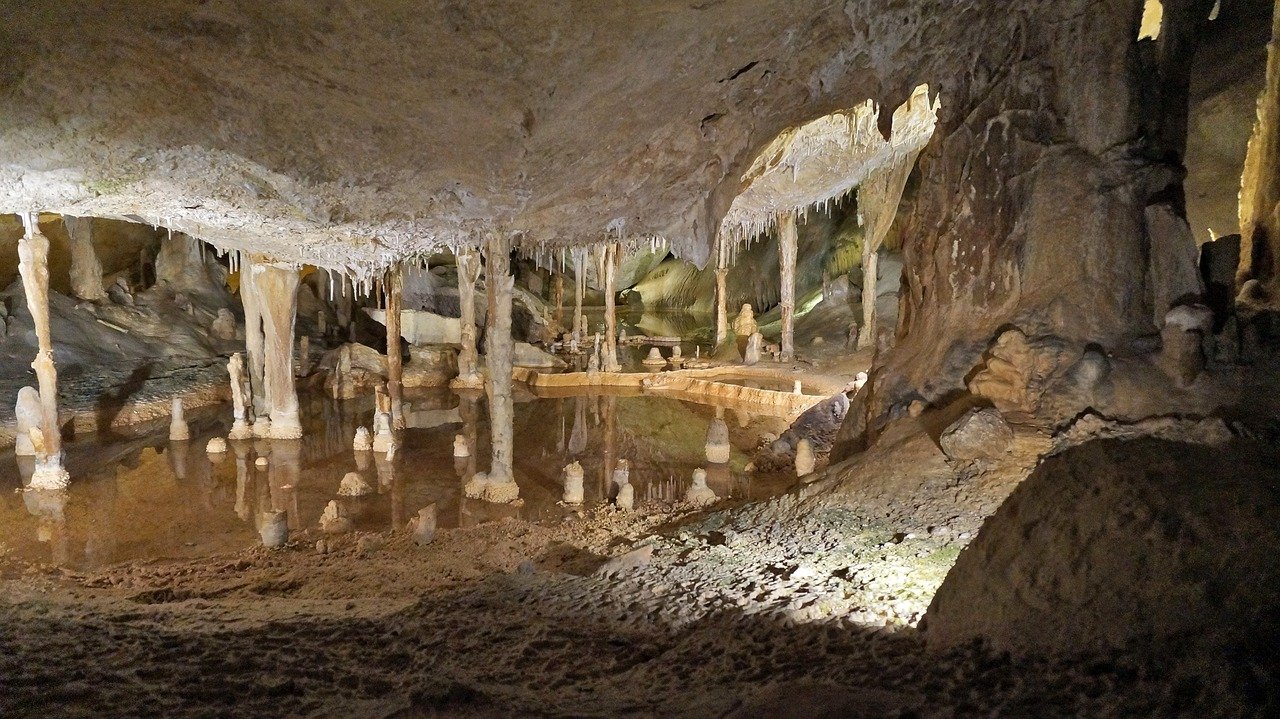 Descubre las mejores cuevas de Ibiza en tu próximo viaje