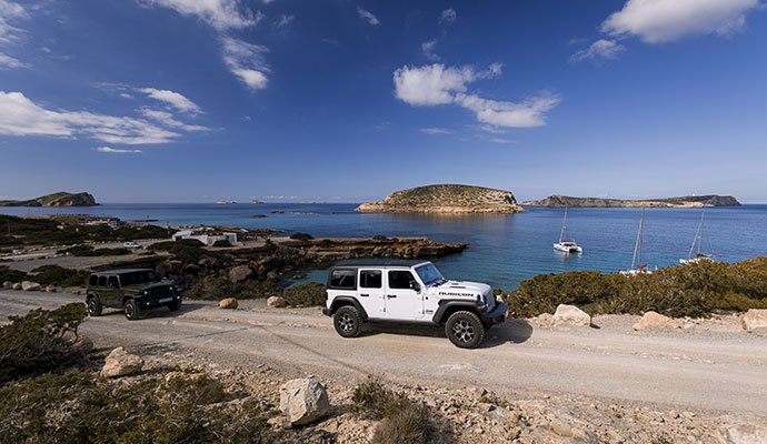 ¿Es mejor reservar coche de alquiler online o al llegar a la isla?