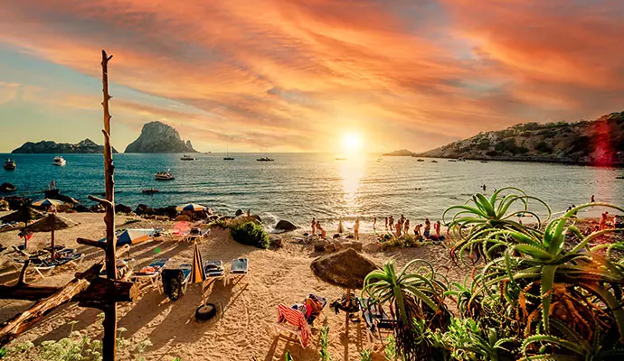 Descubre las mejores puestas de sol en la costa oeste de Ibiza