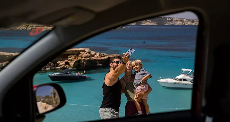 Quale auto noleggiare se viaggi con bambini a Ibiza