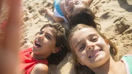 niños-playa